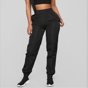 Fashion nova Black windbreaker Pants sz xs